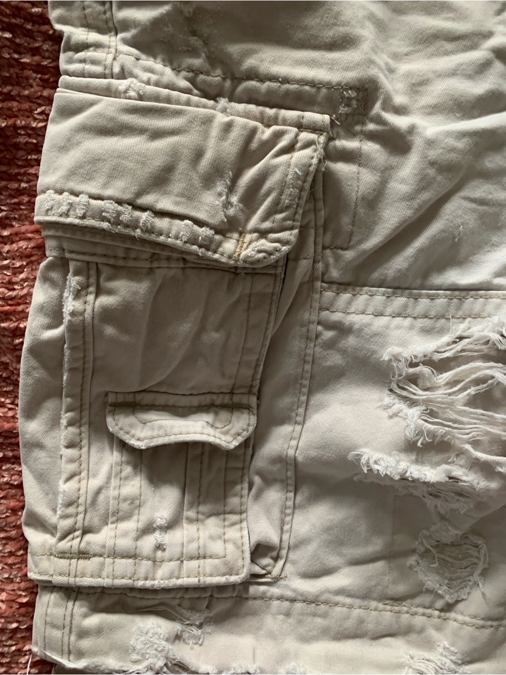 Pre-Owned: Abercrombie & Fitch Men's Distressed Cargo Shorts - Cream. - Picture 7 of 14
